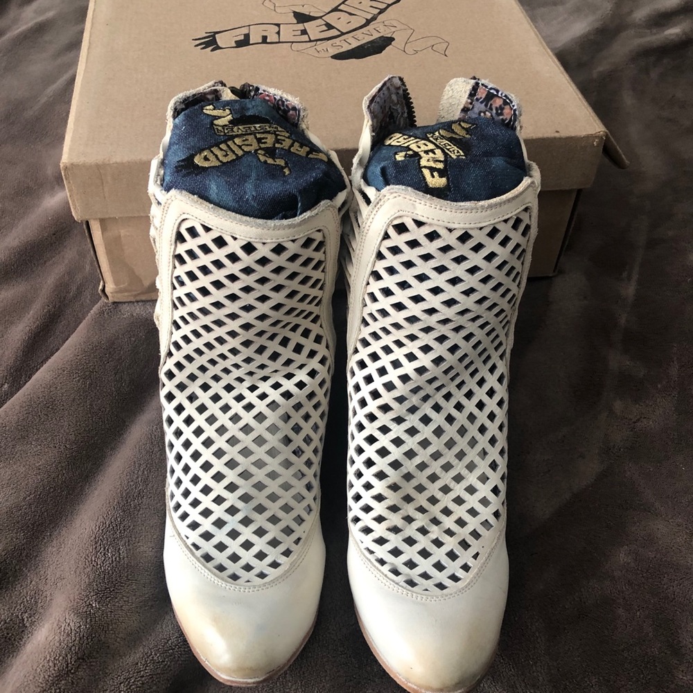 Lazor Ice Freebird by Steven never worn booties